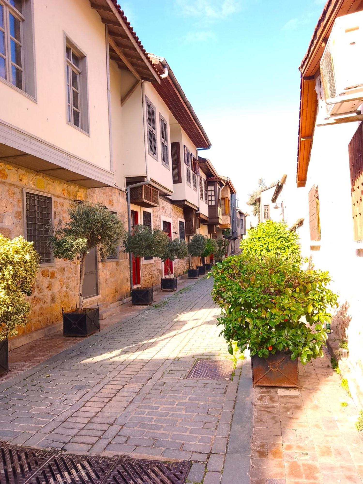 Appartement Chic Garden Flat With Patio Near Hadrian's Gate Antalya